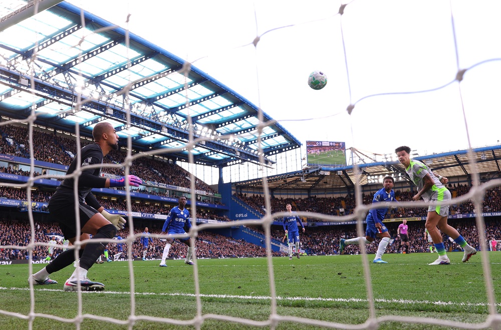 Nico O'Reilly of Manchester City scores his team's first goal past Robert Sanchez of Chelsea during the Premier League match between Chelsea and Manchester City at Stamford Bridge on April 12, 2026 in London, England. (Photo by Ryan Pierse/Getty Images)