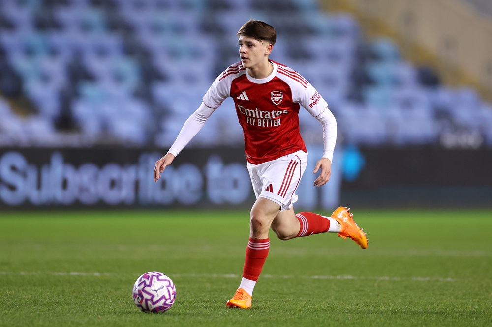 Theo Julienne of Arsenal runs with the ball during the FA Youth Cup Fourth Round match between Manchester City and Arsenal at Joie Stadium on Janua...