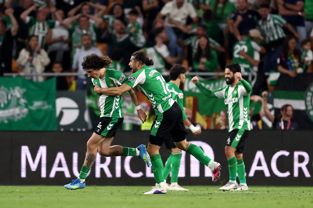 Hector Bellerin of Real Betis celebrates scoring his team's first goal with teammate Ricardo Rodriguez during the LaLiga EA Sports match between Real Betis Balompie and Real Madrid CF at Estadio La Cartuja on April 24, 2026 in Seville, Spain. (Photo by Fran Santiago/Getty Images)