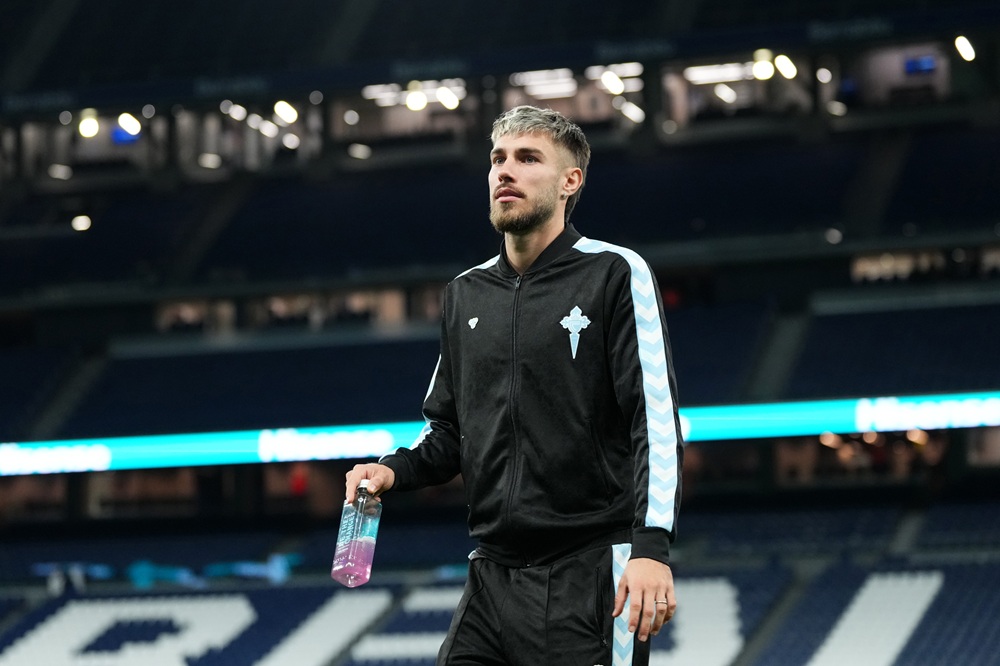 Oscar Mingueza of Celta Vigo inspects the pitch prior to the LaLiga EA Sports match between Real Madrid CF and RC Celta de Vigo at Estadio Santiago Bernabeu on December 07, 2025 in Madrid, Spain. (Photo by Angel Martinez/Getty Images)