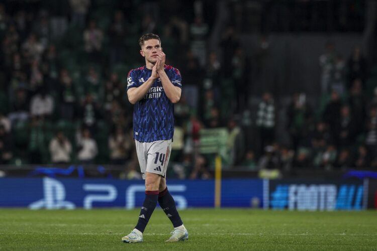 Viktor Gyokeres of Arsenal FC applauds during the UEFA Champions League 2025/26 Quarter-Final First Leg match between Sporting Clube de Portugal an...
