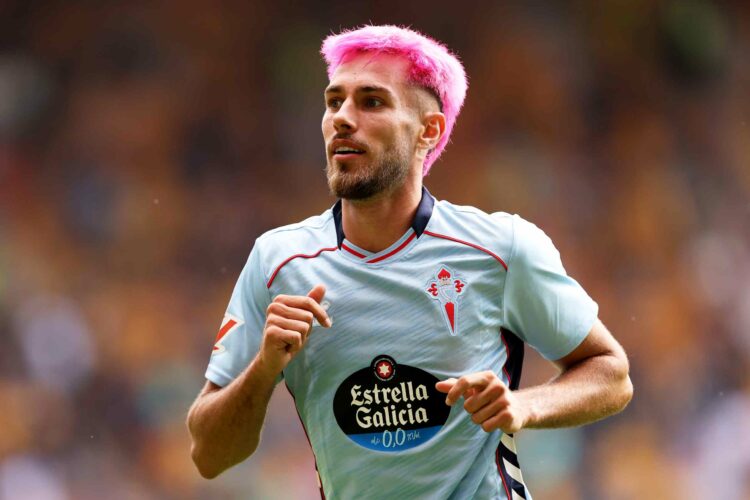 Oscar Mingueza with pink hair