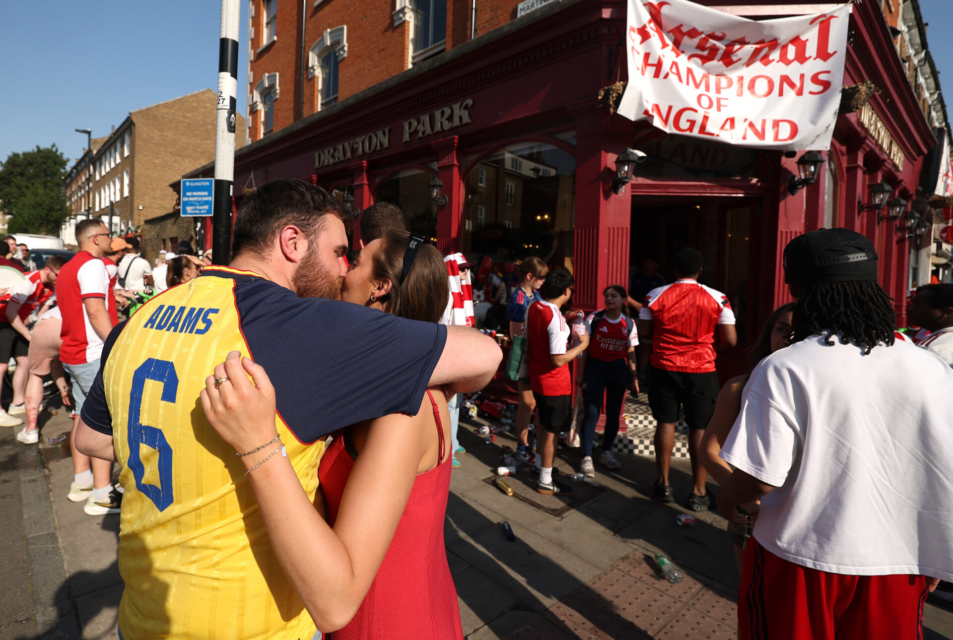 Best photos as Arsenal lift Premier League trophy 31 LONDON, ENGLAND - MAY 24: Arsenal fans celebrate at the Emirates Stadium on May 24, 2026 in London, England. Arsenal have won their first Premier League title in 22 years. (Photo by Julian Finney/Getty Images)