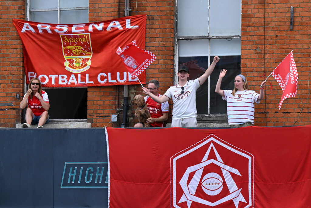 Arsenal parade: All the details, photos, video 10 ISLINGTON, ENGLAND - MAY 31: Fans of Arsenal wave flags as they enjoy the atmosphere on a balcony on May 31, 2026 in Islington, England. Arsenal clinched their first Premier League title in 22 years earlier this month. (Photo by Shaun Botterill/Getty Images)