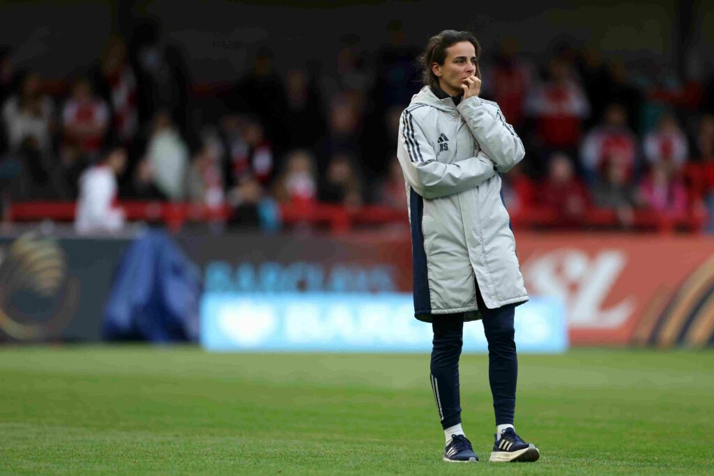 What size should the Arsenal Women squad be for the 2026/27 season? 4 Arsenal Manager Renee Slegers looks on prior to the Barclays Women's Super League match between Brighton & Hove Albion and Arsenal at Broadfield Stadium on May 06, 2026 in Crawley