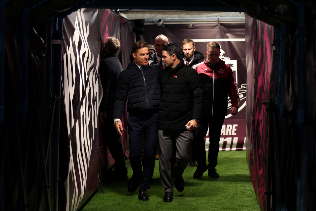 Arsenal focus on Burnley as Arteta eyes final home step 2 Scott Parker (L), Manager of Burnley, and Mikel Arteta, Manager of Arsenal interact prior to the Premier League match between Burnley and Arsenal at Turf Moor on November 01, 2025 in Burnley, England.