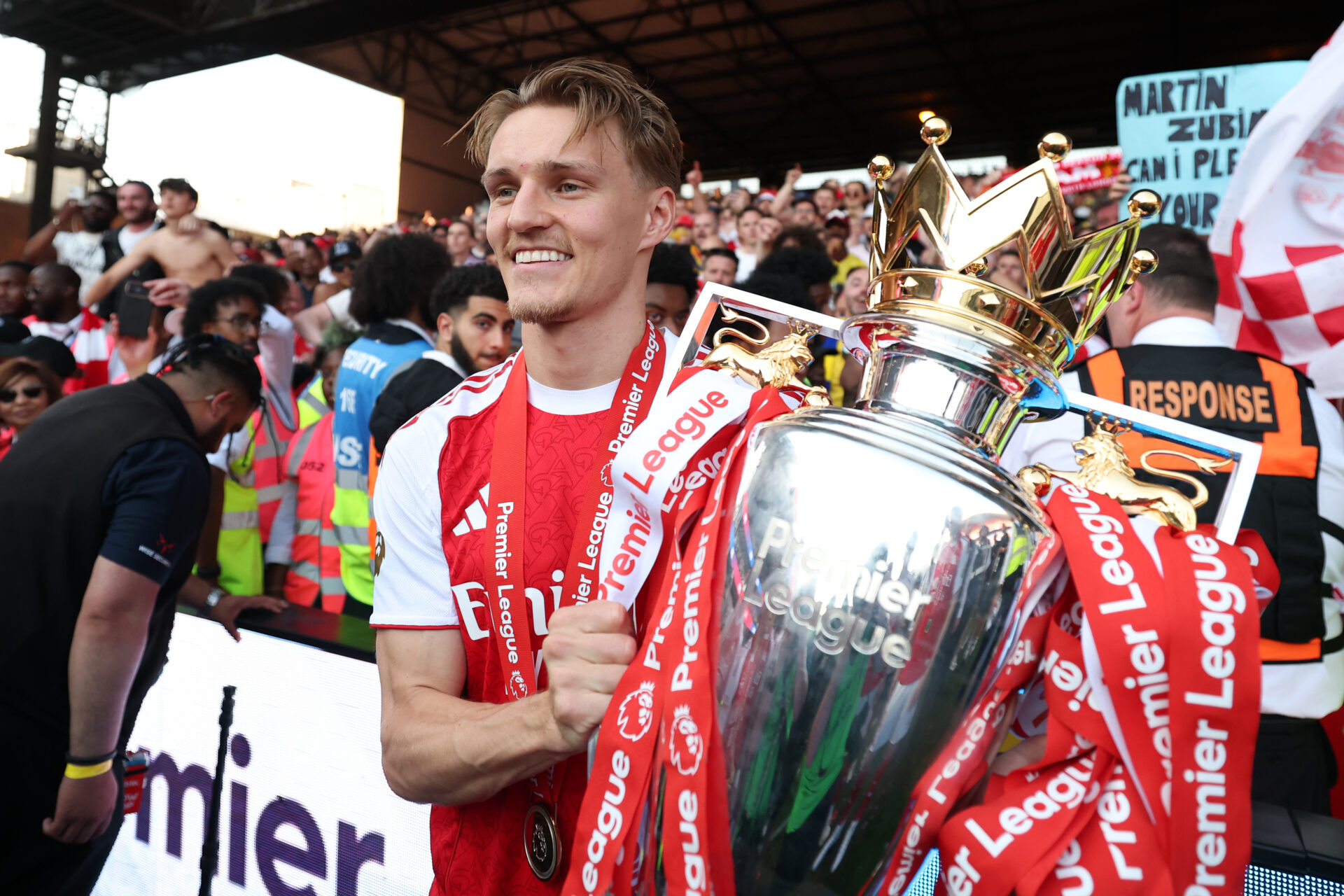 Best photos as Arsenal lift Premier League trophy 22 crystal palace v arsenal premier league 12 scaled