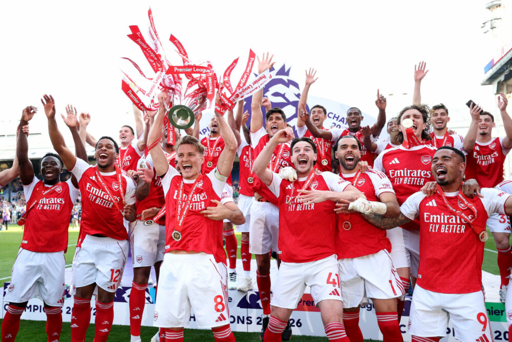 Best photos as Arsenal lift Premier League trophy 6 LONDON, ENGLAND - MAY 24: Martin Odegaard of Arsenal lifts the Premier League trophy as players of Arsenal celebrate, as they are crowned the Champions of the Premier League for the 2025/26 Season, after the Premier League match between Crystal Palace and Arsenal at Selhurst Park on May 24, 2026 in London, England. (Photo by Michael Regan/Getty Images For Premier League)