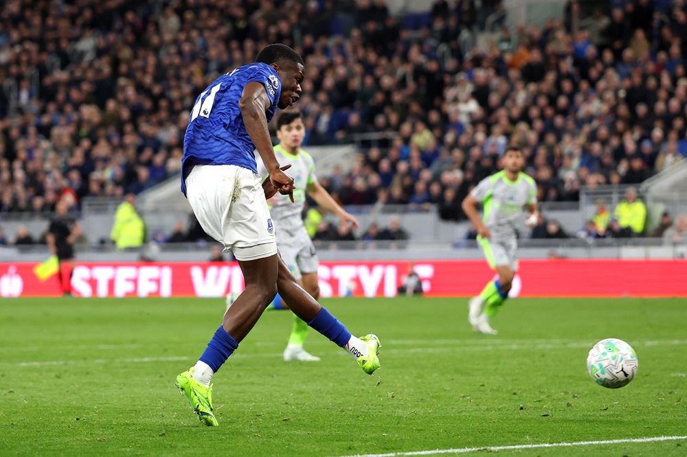 Thierno Barry of Everton scores his team's first goal during the Premier League match between Everton and Manchester City at Hill Dickinson Stadium on May 04, 2026 in Liverpool, England. (Photo by Stu Forster/Getty Images)