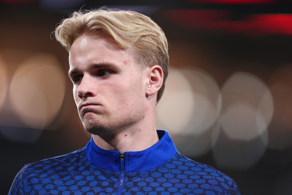 Victor Froholdt of FC Porto looks on during warm up prior to the UEFA Europa League 2025/26 Round of 16 Second Leg match between FC Porto and VfB Stuttgart at Estadio do Dragao on March 19, 2026 in Porto, Portugal. (Photo by Diogo Cardoso/Getty Images)