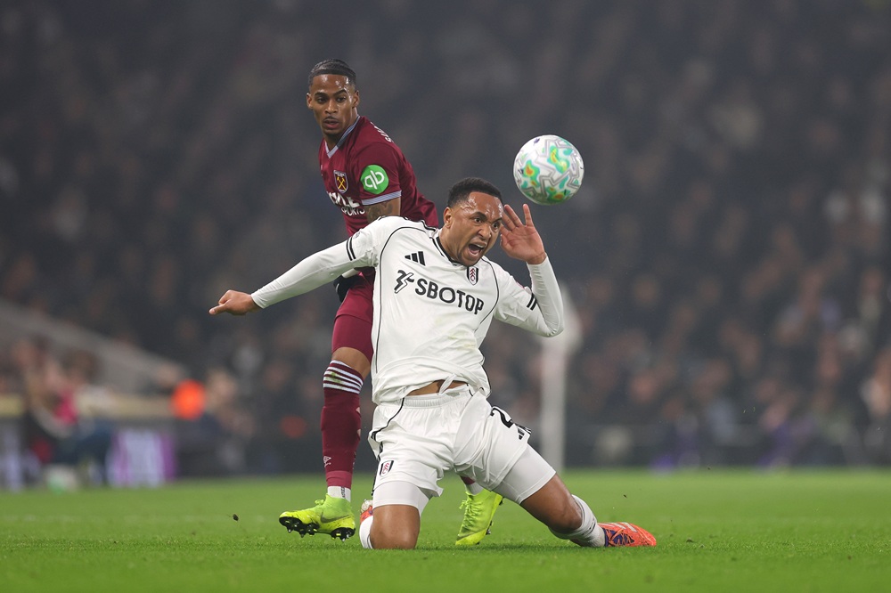 Kenny Tete of Fulham is challenged by Crysencio Summerville of West Ham United during the Premier League match between Fulham and West Ham United at Craven Cottage on March 04, 2026 in London, England. (Photo by Julian Finney/Getty Images)