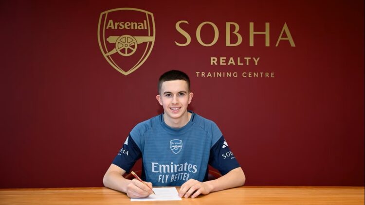 Daniel McCarron signing for Arsenal (Photo via Arsenal.com)