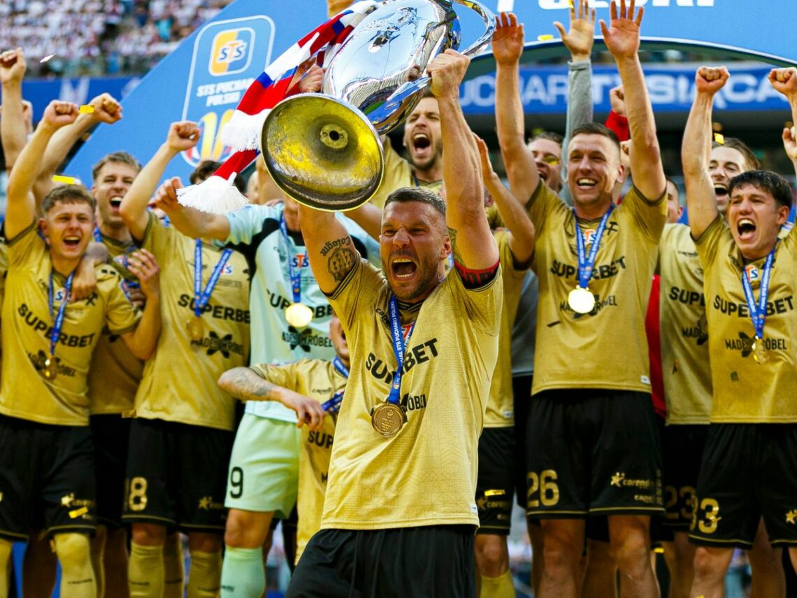 Lukas Podolski celebrates winning the Polish Cup (Photo via The Sunday Guardian)