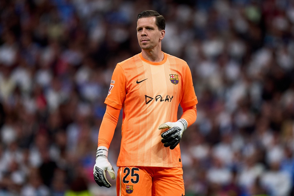 Wojciech Szczesny of FC Barcelona looks on during the LaLiga EA Sports match between Real Madrid CF and FC Barcelona at Estadio Santiago Bernabeu o...