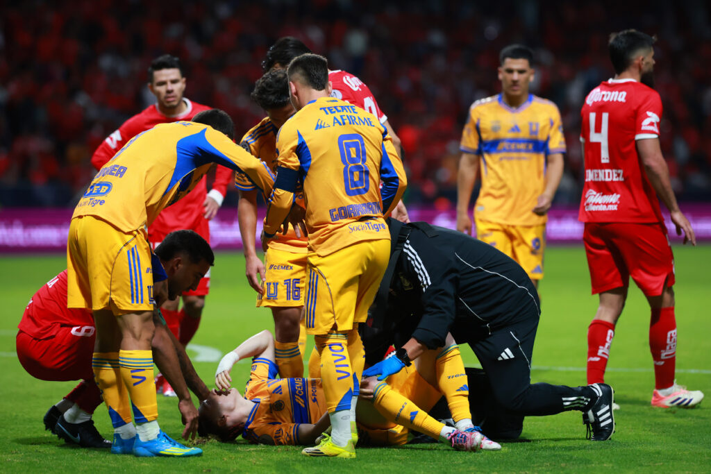 Ex-Arsenal youngster suffers knee injury ahead of World Cup 3 Marcelo Flores of Tigres UANL receives medical attention after suffering an injury during the CONCACAF Champions Cup 2026 final match between Toluca and Tigres UANL at Nemesio Diez Stadium on May 30, 2026 in Toluca