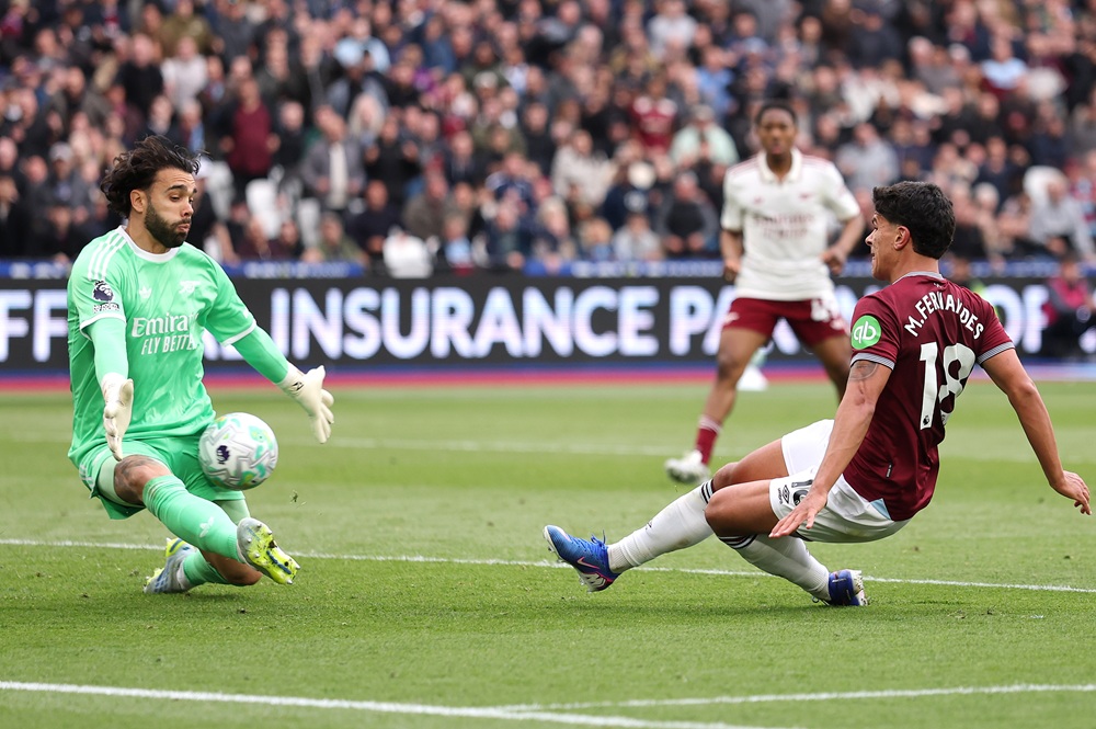 David Raya of Arsenal makes a save from Mateus Fernandes of West Ham United during the Premier League match between West Ham United and Arsenal at London Stadium on May 10, 2026 in London, England. (Photo by Alex Pantling/Getty Images)