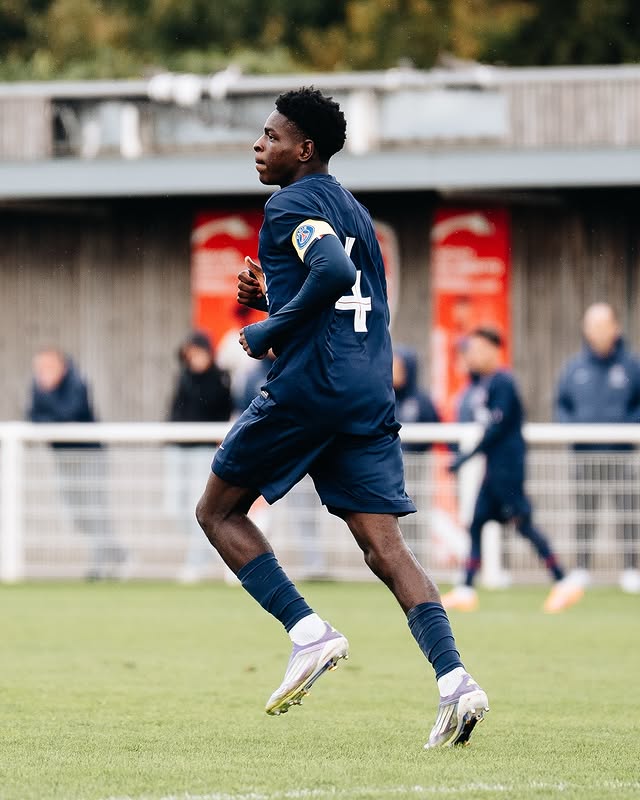 Emmanuel Mbemba with Paris Saint-Germain (Photo via Mbemba on Instagram)
