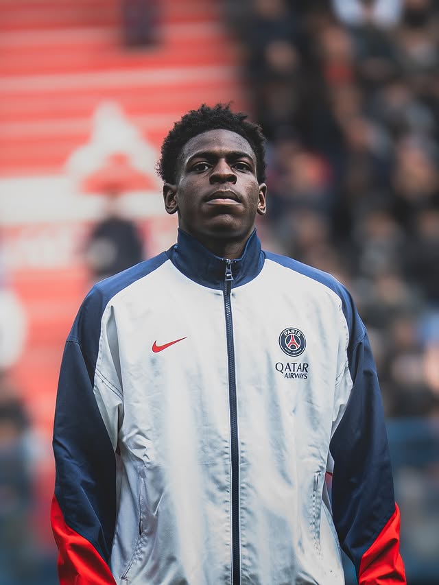 Emmanuel Mbemba with Paris Saint-Germain (Photo via Mbemba on Instagram)