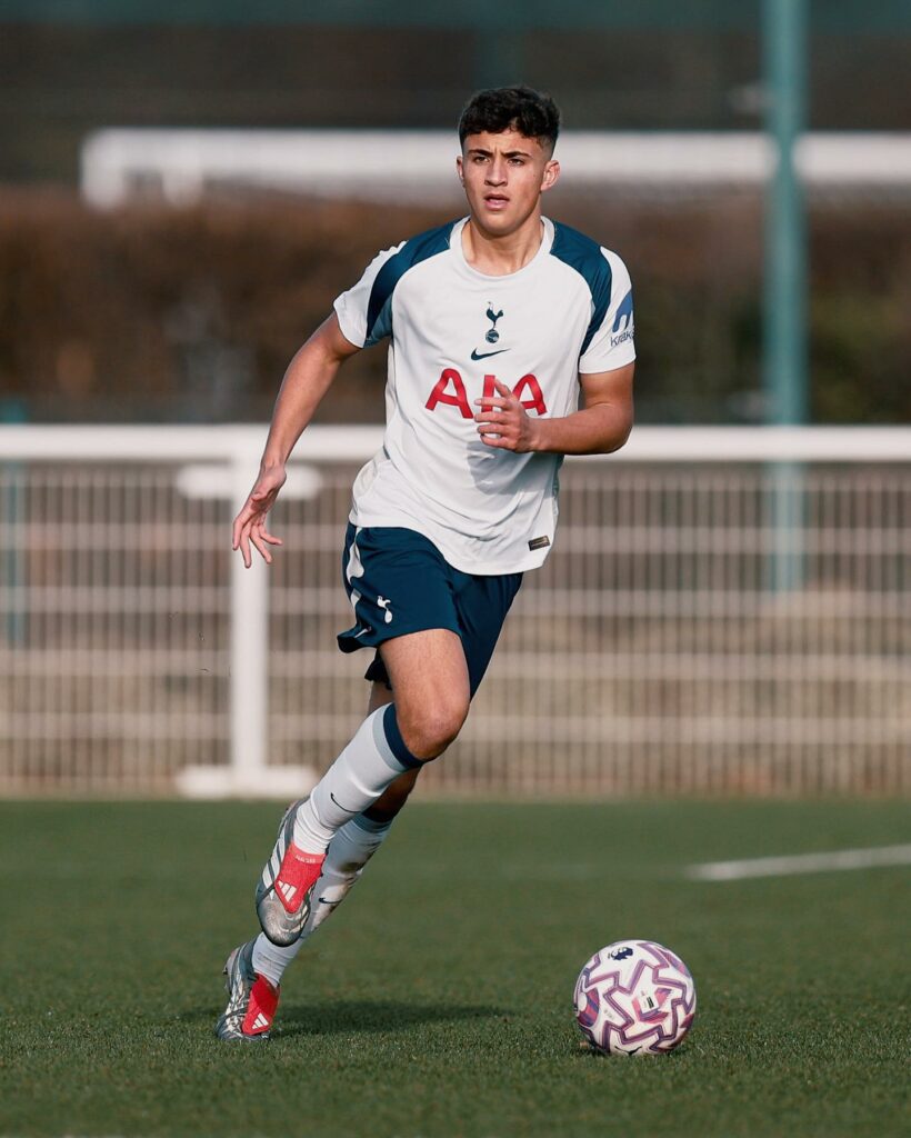 Elijah Upson with Spurs (Photo via SpursAcademy on Instagram)