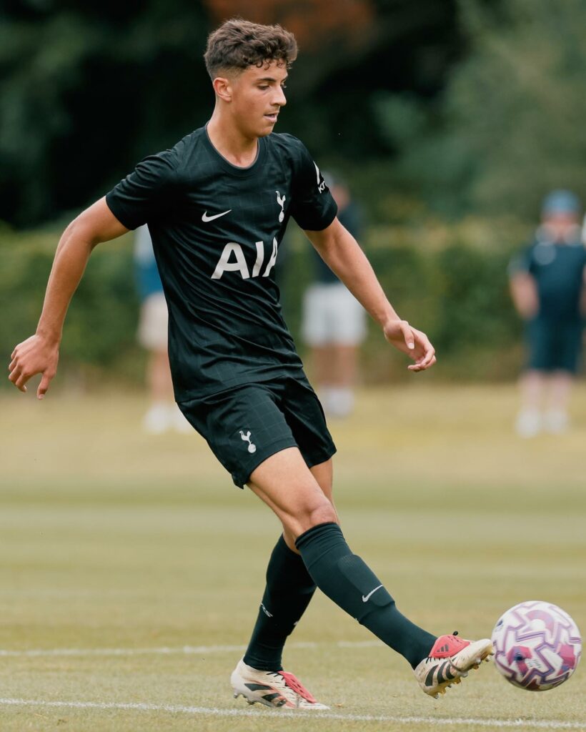 Elijah Upson with Spurs (Photo via SpursAcademy on Instagram)