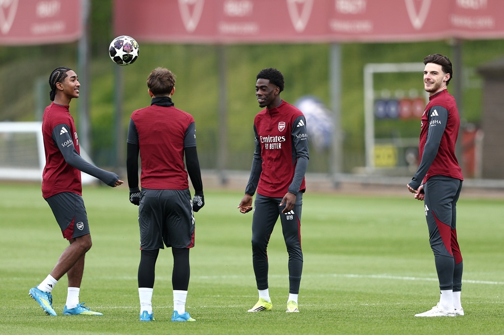 Declan Rice, Max Dowman and Josh Ogunnaike and Marli Salmon of Arsenal warm up during a training session ahead of the UEFA Champions League 2025/26 Semi Final First Leg match between Atletico de Madrid and Arsenal FC at Sobha Realty Training Centre on April 28, 2026 in London Colney, England. (Photo by James Fearn/Getty Images)