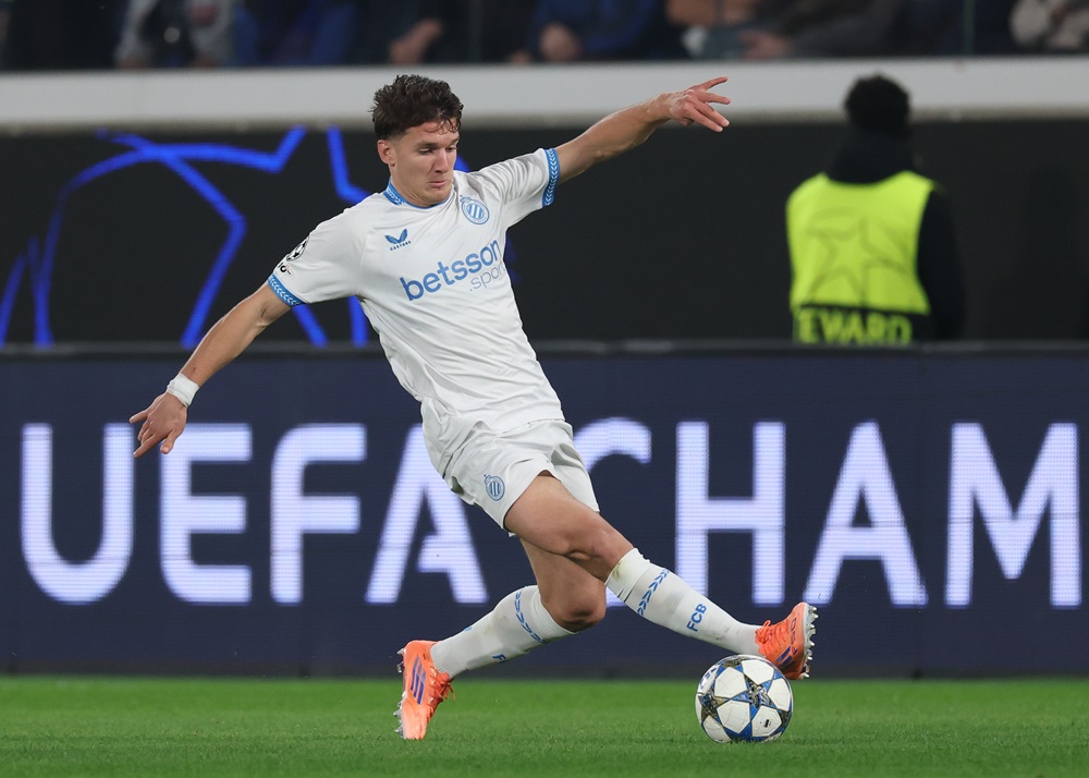 Arsenal working on deal for £34.5m-rated winger 4 Christos Tzolis of Club Brugge in action during the UEFA Champions League 2025/26 League Phase MD2 match between Atalanta BC and Club Brugge KV at Stadio di Bergamo on September 30, 2025 in Bergamo, Italy. (Photo by Timothy Rogers/Getty Images)