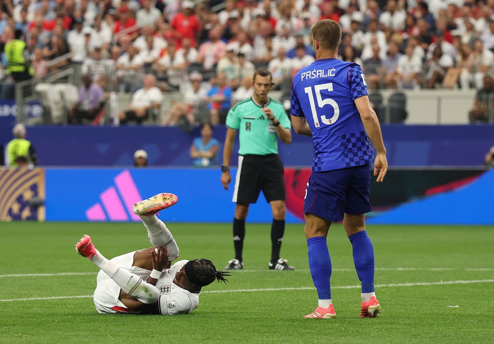 Noni Madueke #20 of England is fouled by Luka Modric #10 (not pictured) of Croatia in the box during the FIFA World Cup 2026 Group L match between England and Croatia at Dallas Stadium on June 17, 2026 in Arlington, Texas. (Photo by Richard Pelham/Getty Images)