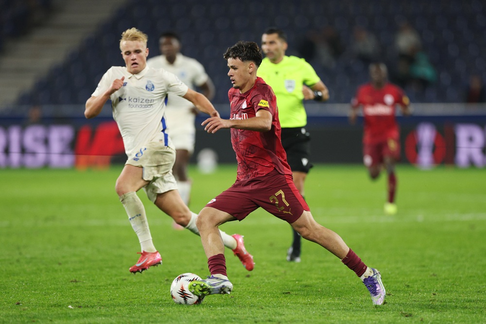 Kerim Alajbegovic of Red Bull Salzburg runs with the ball during the UEFA Europa League 2025/26 League Phase MD1 match between FC Salzburg and FC Porto at Stadion Salzburg on September 25, 2025 in Salzburg, Austria. (Photo by Adam Pretty/Getty Images)