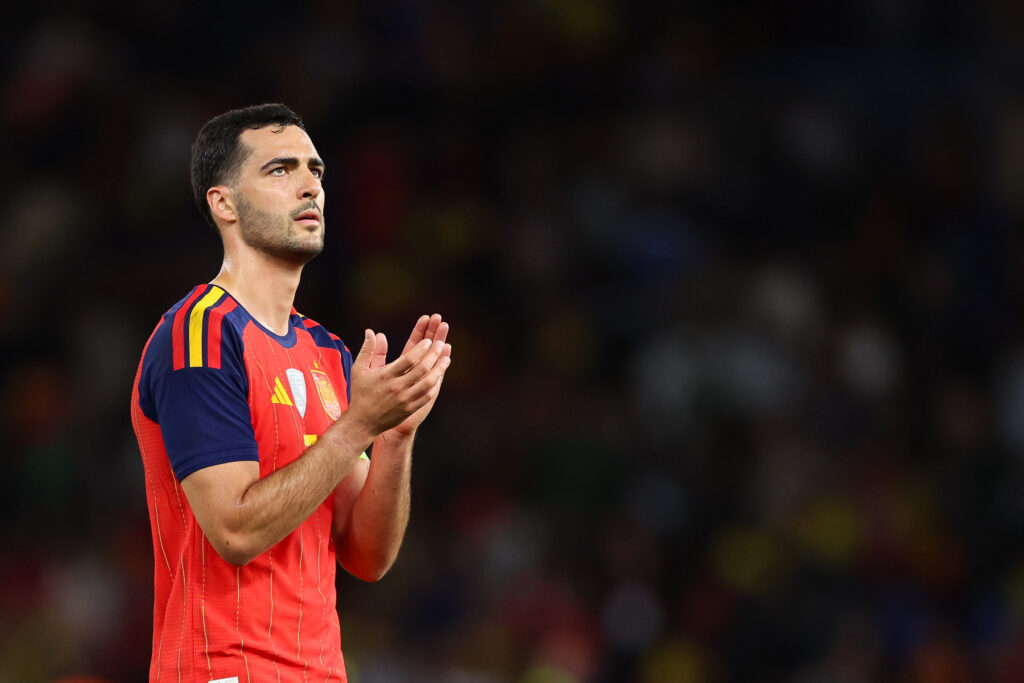 Mikel Merino: I’ve been managing my workload 3 Mikel Merino of Spain applauds the fans after the international friendly match between Spain and Iraq at Riazor Stadium on June 04