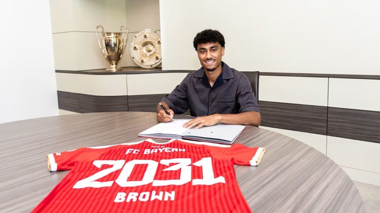 Nathaniel Brown signing for Bayern Munich (Photo via FCBayern.com)