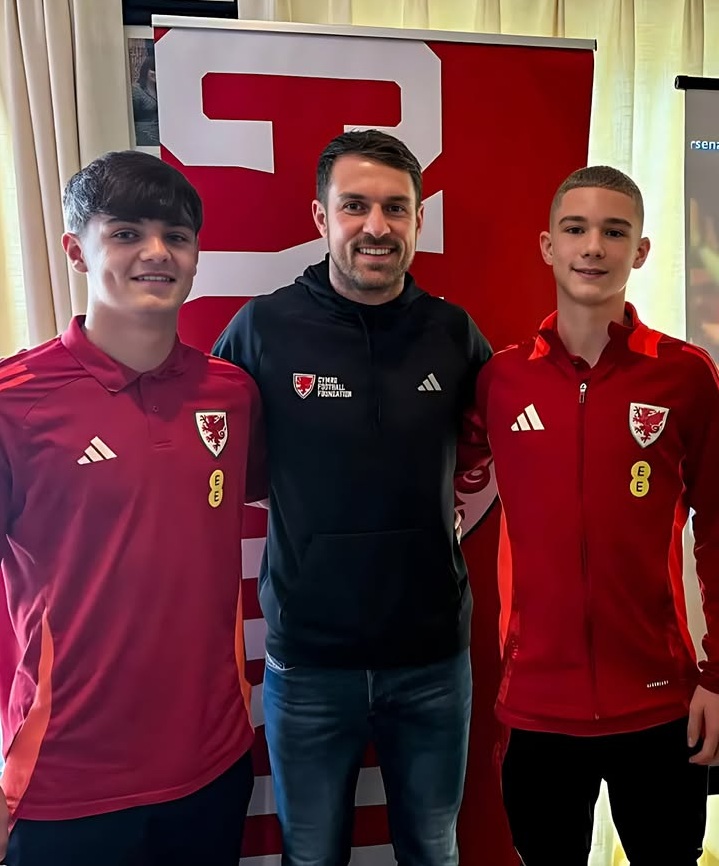 Arsenal show strong interest in Cardiff City 16yo 2 Aaron Ramsey with Axel Donczew (R) (Photo via CCFCInsider on Instagram)