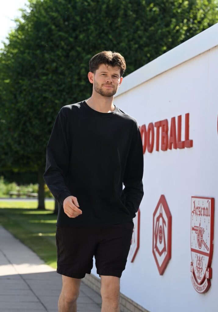 Arsenal's new signing only agreed initial 2-year deal 3 Illan Meslier signing for Arsenal (Photo via Arsenal.com)