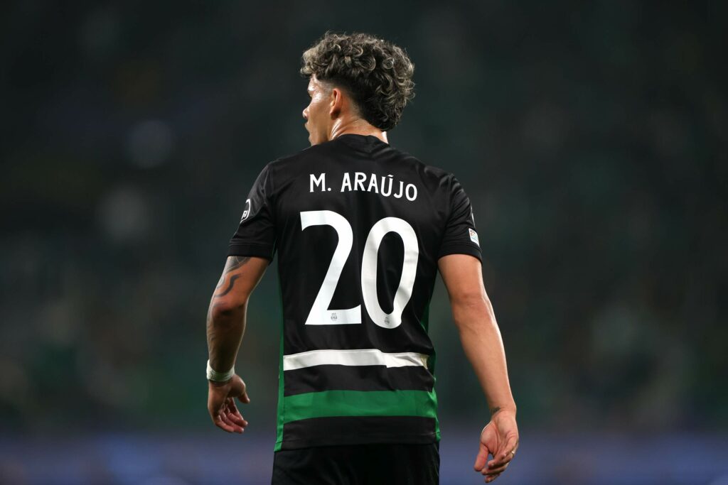 LISBON, PORTUGAL - NOVEMBER 26: Maximiliano Araújo of Sporting Clube de Portugal during the UEFA Champions League 2024/25 League Phase MD5 match between Sporting Clube de Portugal and Arsenal FC at Estadio Jose Alvalade on November 26, 2024 in Lisbon, Portugal. (Photo by Alex Pantling/Getty Images)