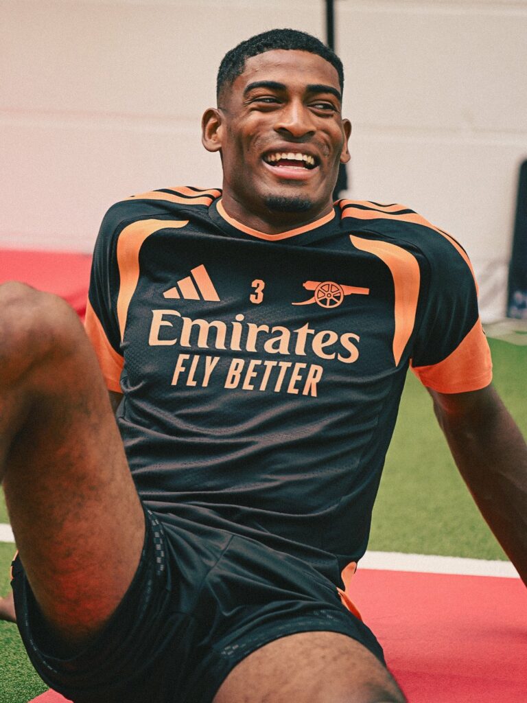 Cristhian Mosquera in training with Arsenal (Photo via Arsenal on Twitter)