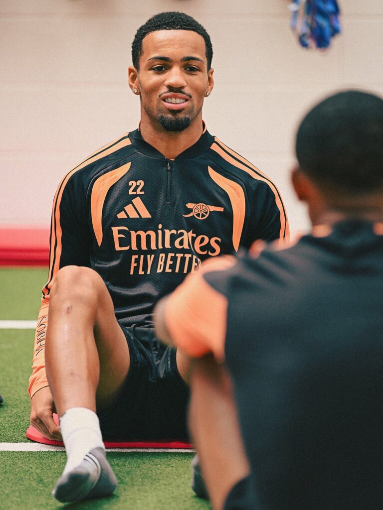 Ethan Nwaneri in training with Arsenal (Photo via Arsenal on Twitter)