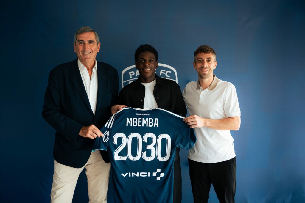 Summer Arsenal target joins Ligue 1 club 2 Emmanuel Mbemba with Paris FC (Photo via ParisFC.fr)