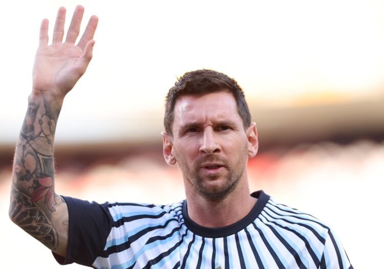 Lionel Messi #10 of Argentina acknowledges the fans before the FIFA World Cup 2026 Quarter Final match between Argentina and Switzerland at Kansas ...