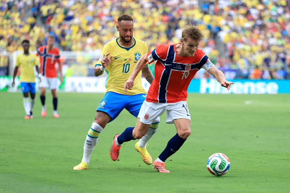 Martin Odegaard #10 of Norway controls the ball against Neymar Jr #10 of Brazil during the FIFA World Cup 2026 Round of 16 match between Brazil and Norway at New York New Jersey Stadium on July 05, 2026 in East Rutherford, New Jersey. (Photo by Elsa/Getty Images)