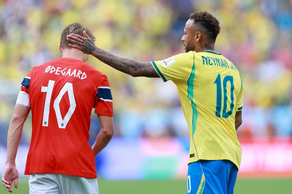 Neymar Jr #10 of Brazil has words with Martin Odegaard #10 of Norway during the FIFA World Cup 2026 Round of 16 match between Brazil and Norway at New York New Jersey Stadium on July 05, 2026 in East Rutherford, New Jersey. (Photo by Elsa/Getty Images)