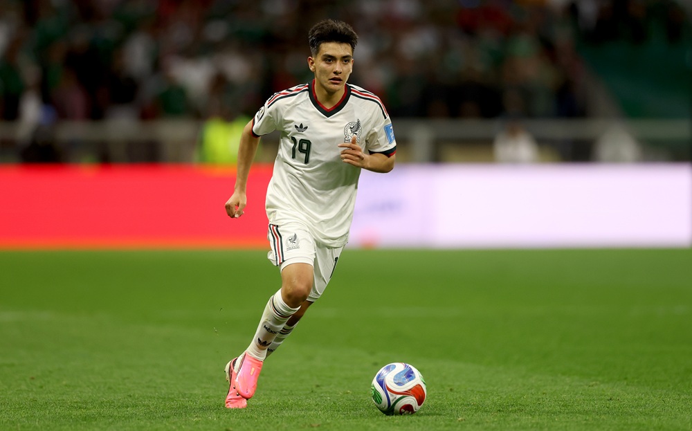 Gilberto Mora #19 of Mexico runs with the ball during the FIFA World Cup 2026 Group A match between Czechia and Mexico at Mexico City Stadium on June 24, 2026 in Mexico City, Mexico. (Photo by Lars Baron/Getty Images)