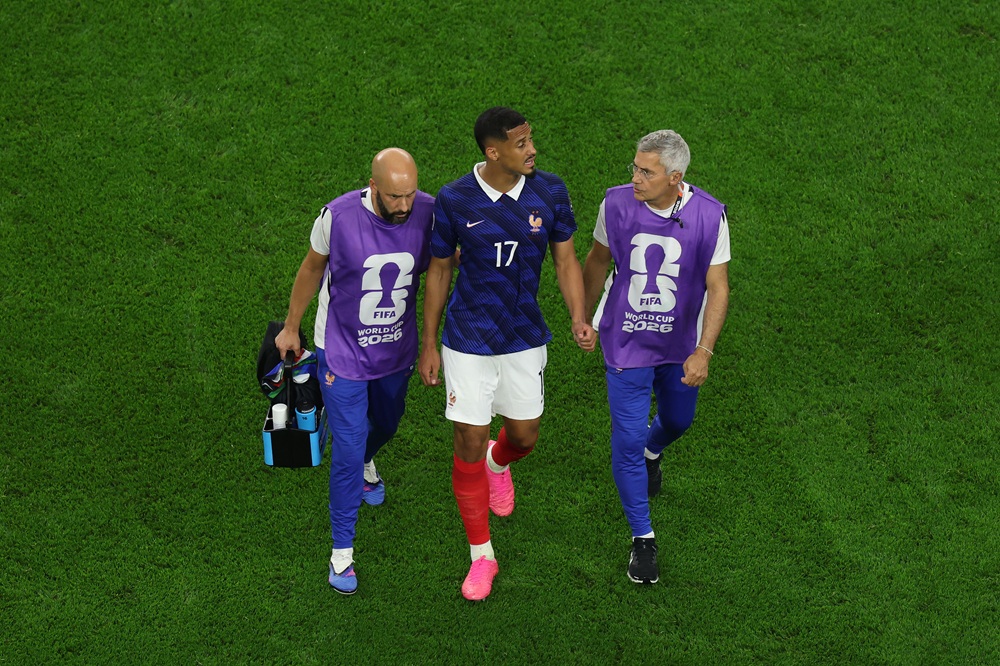 What Saliba said before France injury substitution 2 William Saliba #17 of France walks off the pitch with medical staff after sustaining an injury during the FIFA World Cup 2026 Semi Final match between France and Spain at Dallas Stadium on July 14, 2026 in Arlington, Texas. (Photo by Kevin C. Cox/Getty Images)