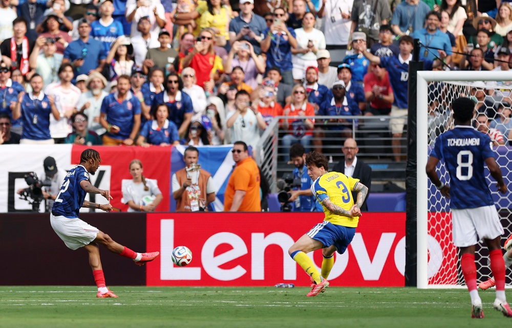 Bradley Barcola #12 of France scores his team's second goal during the FIFA World Cup 2026 Round Of 32 match between France and Sweden at New York New Jersey Stadium on June 30, 2026 in East Rutherford, New Jersey. (Photo by Mattia Ozbot/Getty Images)
