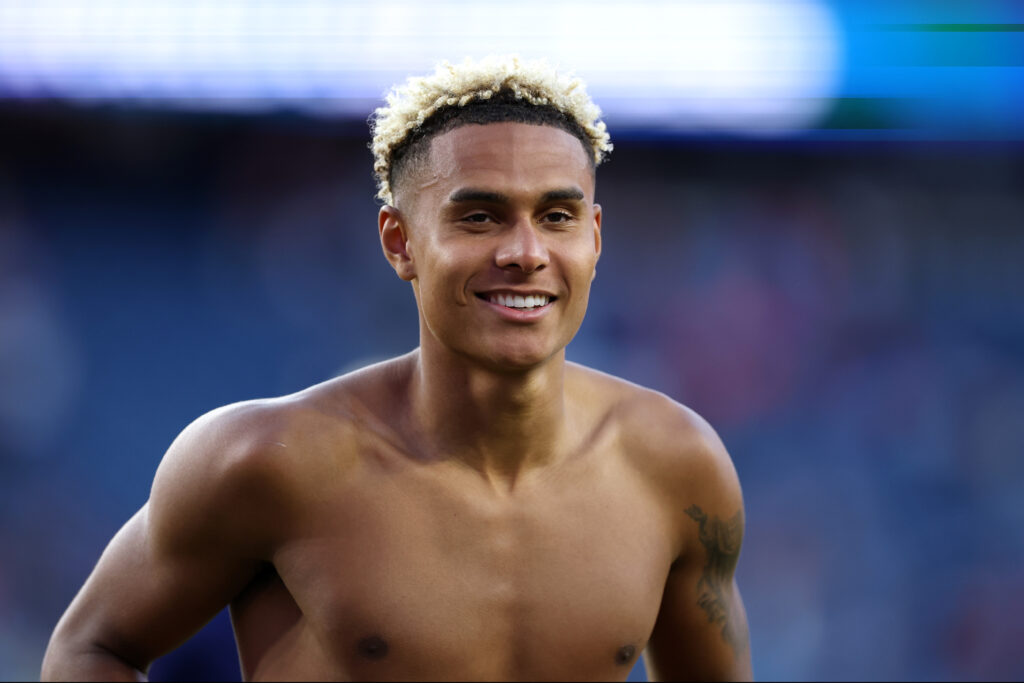 Arsenal identify Vinicius Junior alternative 2 FOXBOROUGH, MASSACHUSETTS - JUNE 16: Antonio Nusa #20 of Norway during the FIFA World Cup 2026 Group I match between IR Iran and Norway at Boston Stadium on June 16, 2026 in Foxborough, Massachusetts. (Photo by Justin Setterfield/Getty Images)