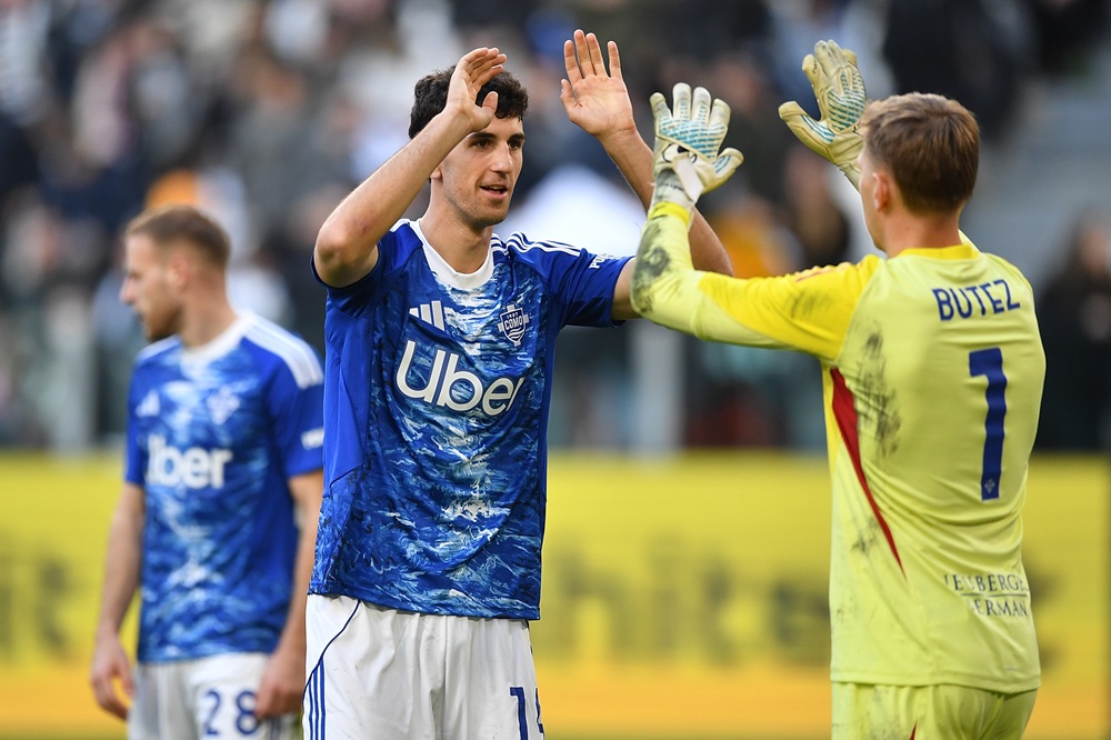 Jean Butez and Jacobo Ramon Naveros of Como 1907 celebrate victory at the end of the Serie A match between Juventus FC and Como 1907 on February 21, 2026 in Turin, Italy. (Photo by Valerio Pennicino/Getty Images)