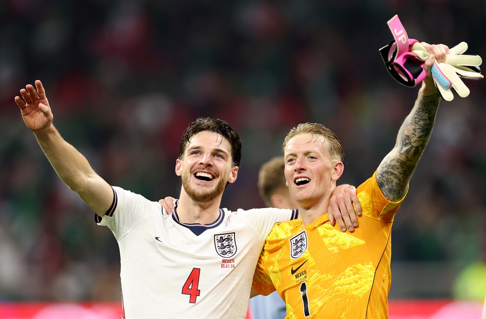 Declan Rice #4 and Jordan Pickford #1 of England celebrate the team's 3-2 victory in the FIFA World Cup 2026 Round of 16 match between Mexico and England at Mexico City Stadium on July 05, 2026 in Mexico City, Mexico. (Photo by Charlotte Wilson/Getty Images)