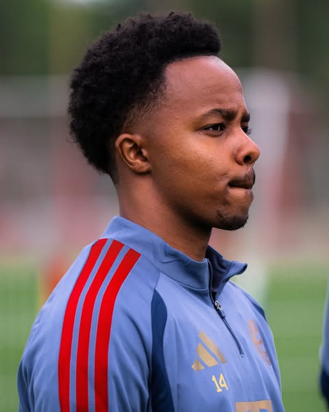 Yabsera Meron with FC Bayern Pathway (Photo via FC Bayern Pathway on Instagram)
