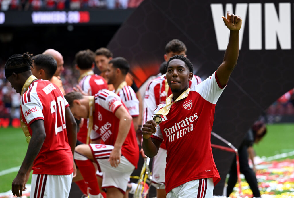 CARDIFF, WALES - AUGUST 16: Myles Lewis-Skelly of Arsenal celebrates with his winner's medal following his team's victory in the 2026 FA Community Shield match between Arsenal and Manchester City at Principality Stadium on August 16, 2026 in Cardiff, Wales. (Photo by Shaun Botterill/Getty Images)