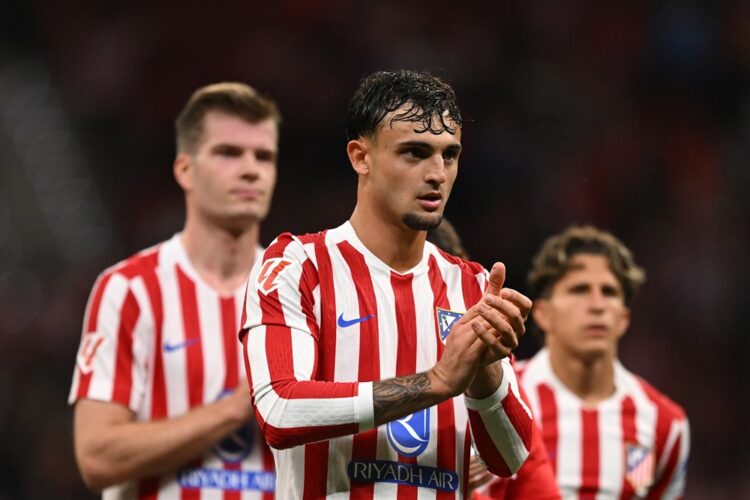Marc Pubill of Atletico de Madrid shows appreciation to the fans following the team's victory in the LaLiga EA Sports match between Atletico de Mad...