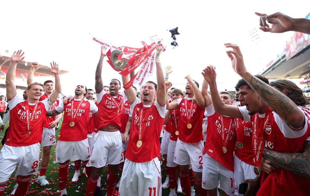 Arsenal look to include sell-on clause in club-record sale 5 Gabriel Martinelli of Arsenal lifts the Premier League trophy as players of Arsenal celebrate, as they are crowned the Champions of the Premier League for the 2025/26 Season, after the Premier League match between Crystal Palace and Arsenal at Selhurst Park on May 24, 2026 in London, England. (Photo by Michael Regan/Getty Images For Premier League)