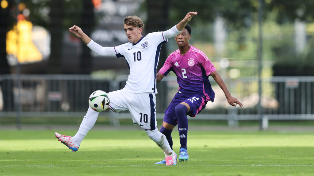 DUISBURG, GERMANY - SEPTEMBER 10: Nebe Domnic of Germany (R) challenges Max Dowman of England (L) during the U 17 Four Nations Tournament match between Germany U17 and England U17 at Sport School Wedau on September 10, 2024 in Duisburg, Germany. (Photo by Christof Koepsel/Getty Images for DFB)